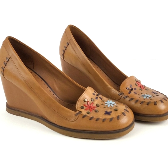 Gianni Bini Lander Leather Slip-on Wedge Heel Whipstitch Studded Loafer Tan - Picture 1 of 16